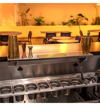 Cocktail preparation grid support at the counter