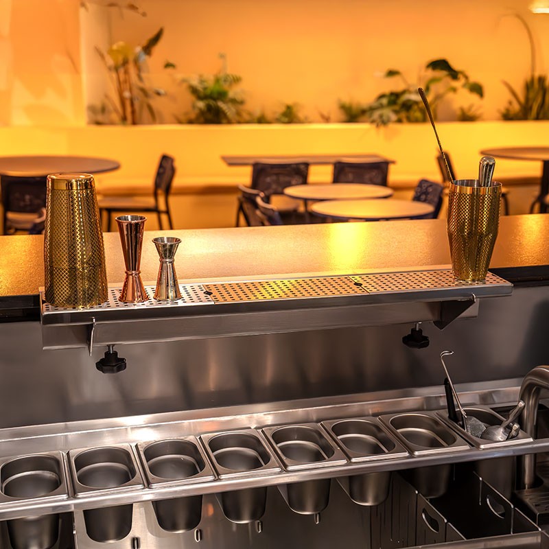 Cocktail preparation grid support at the counter