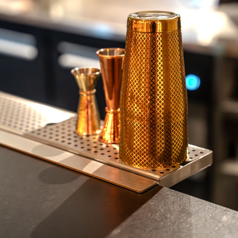 Cocktail preparation grid support at the counter