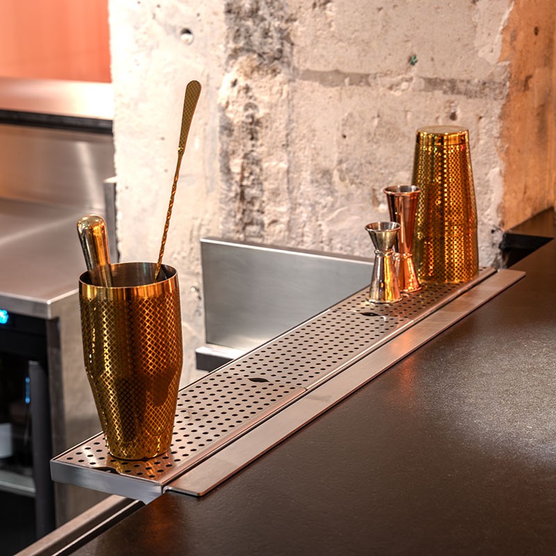 Cocktail preparation grid support at the counter