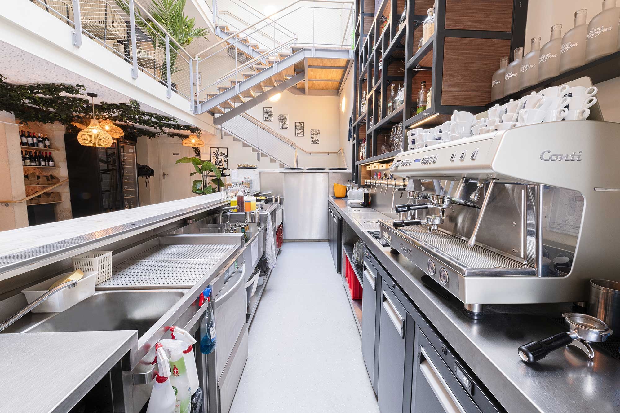 Agencement de bar pour restaurant festif