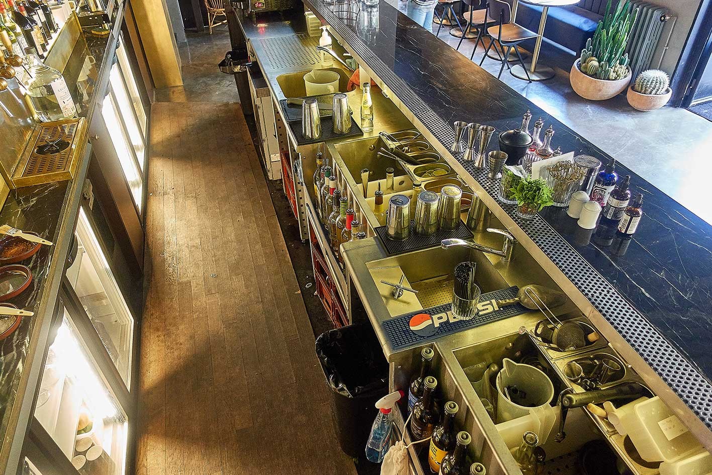 arriere bar avec station cocktail