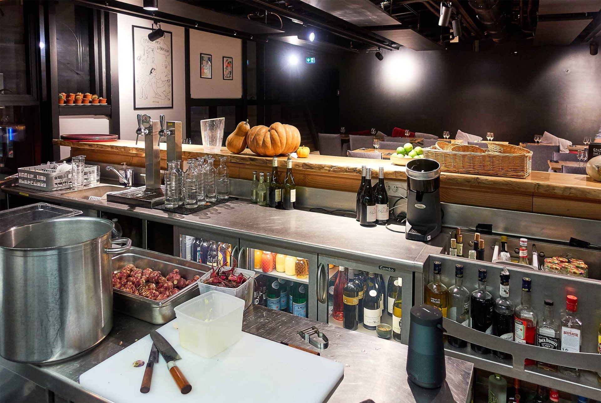 comptoir bar inox d’un restaurant
