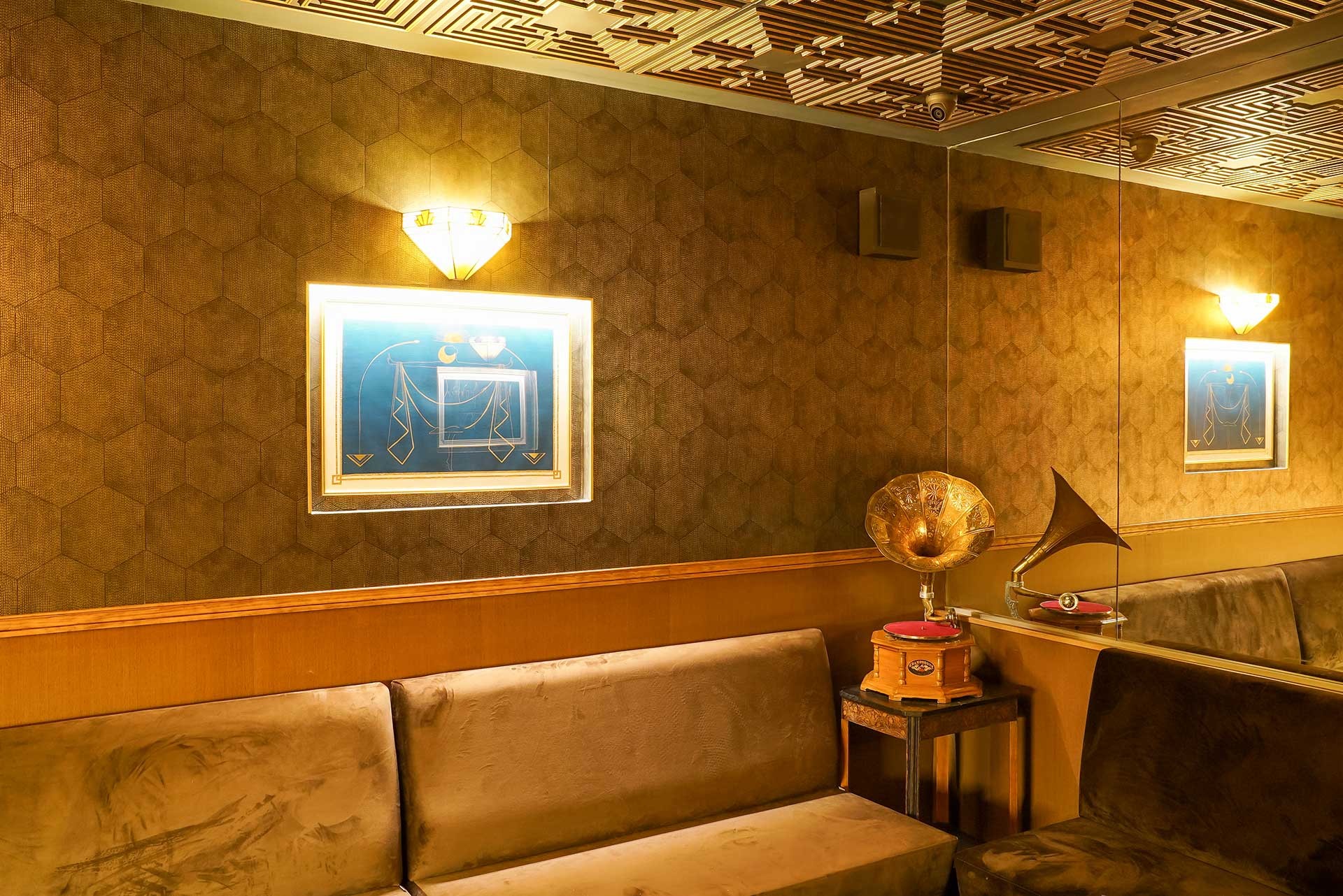 Décoration du speakeasy Mobster Bar