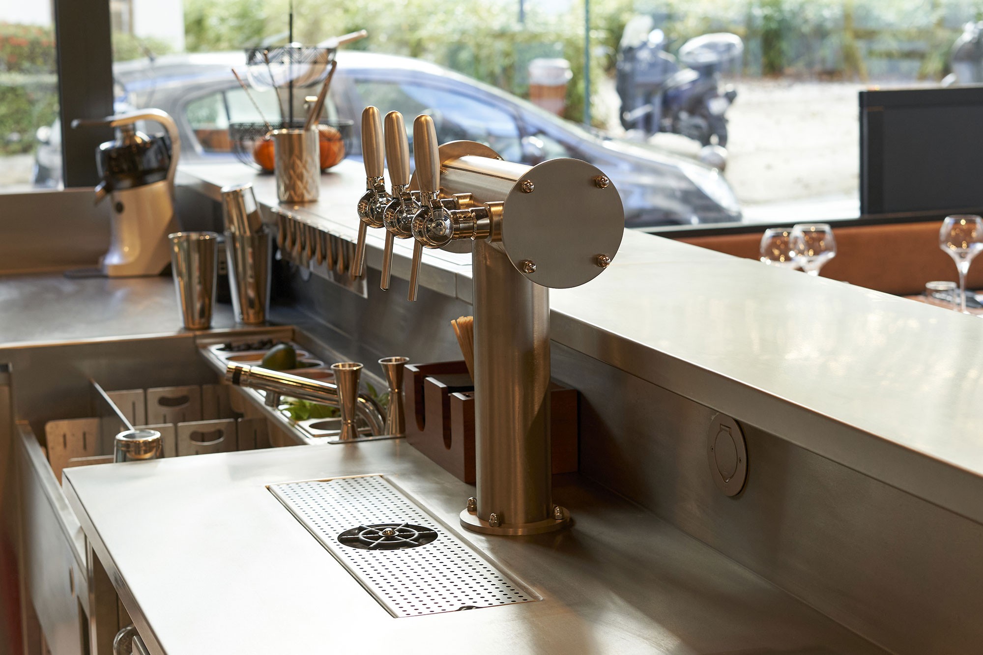  beer column on bar station 