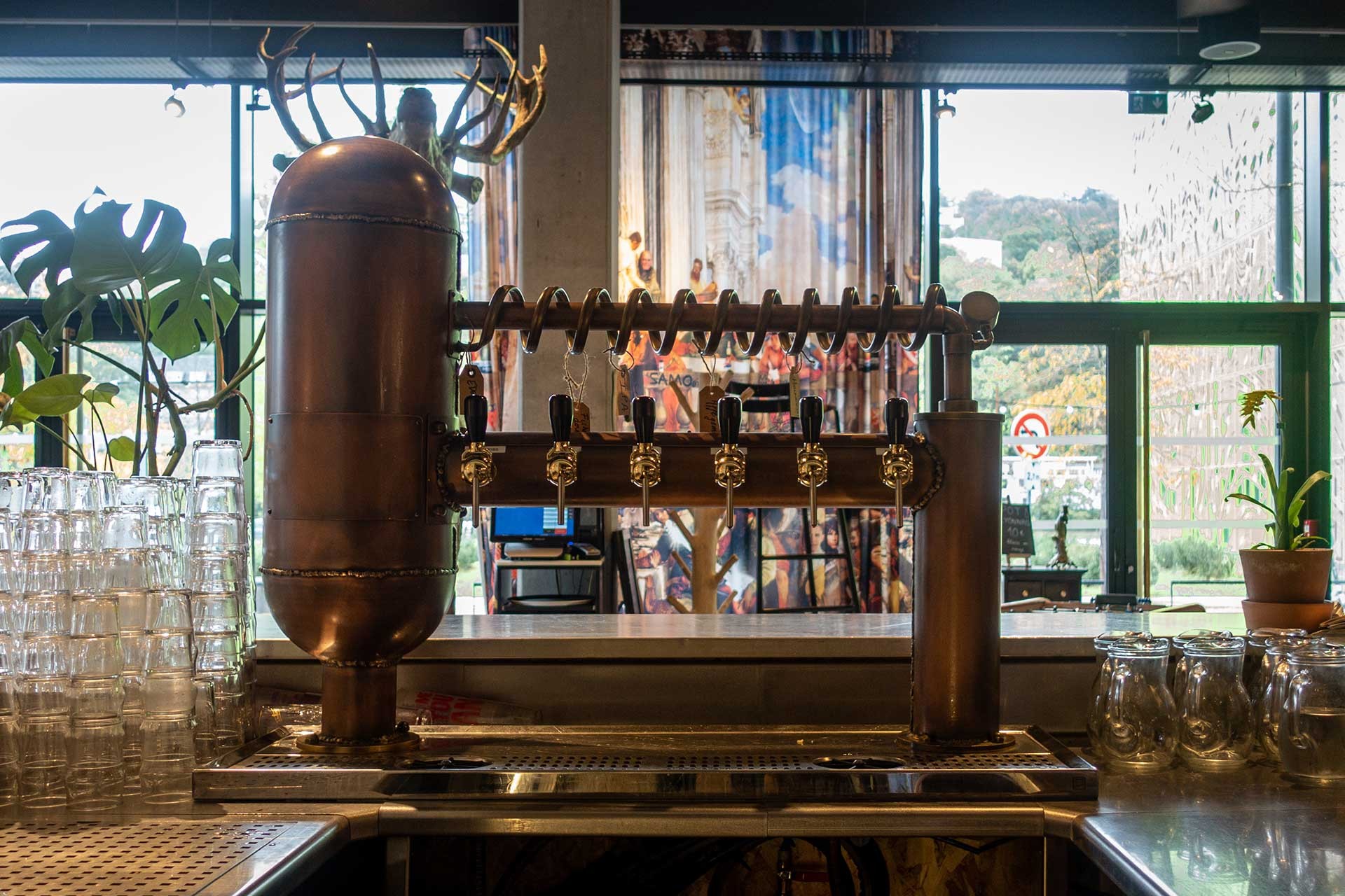 Colonne à bière en cuivre