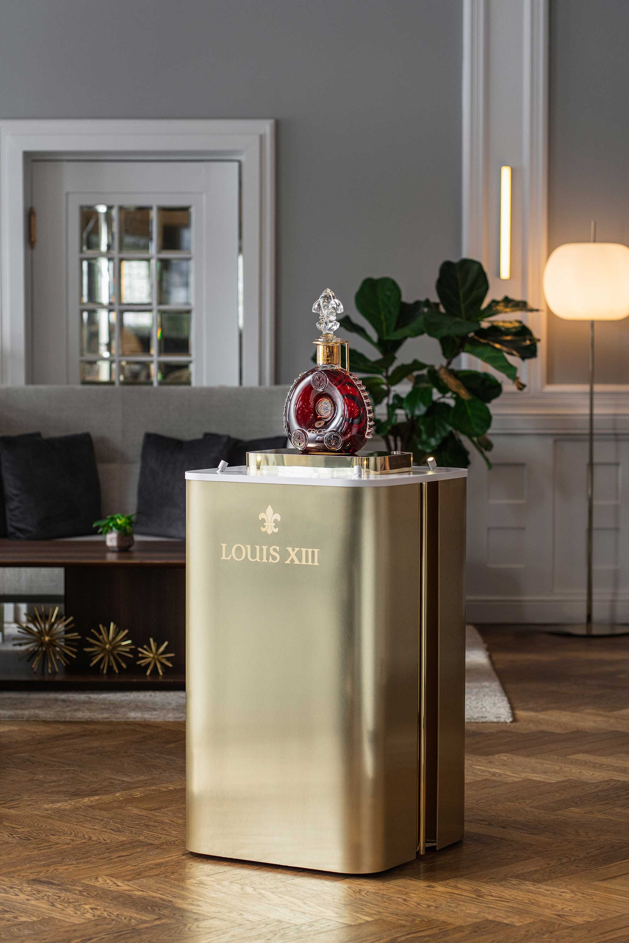  Premium tasting trolley for LOUIS XIII cognac decanter 
