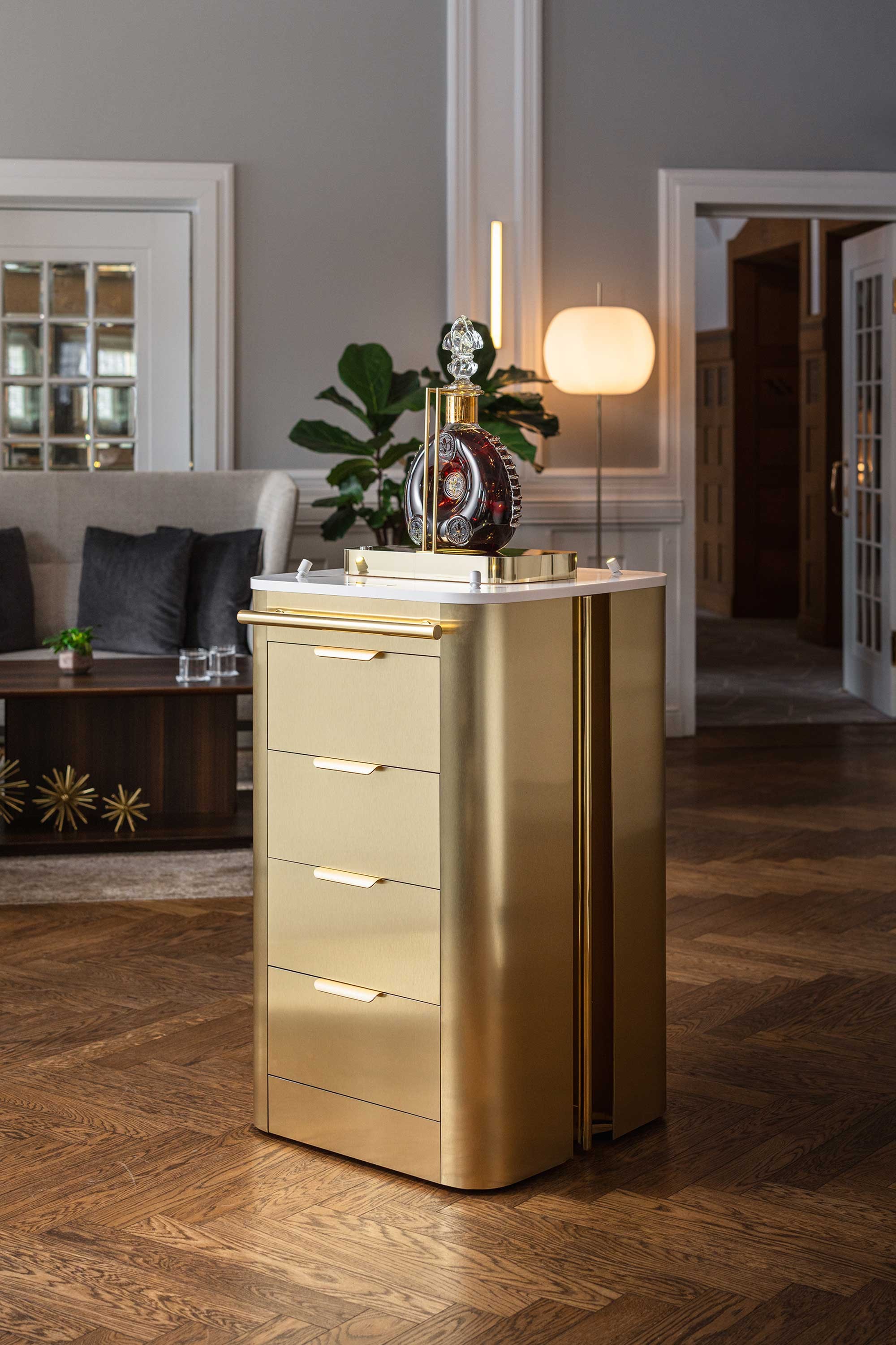  Custom design trolley for showcasing the LOUIS XIII decanter 