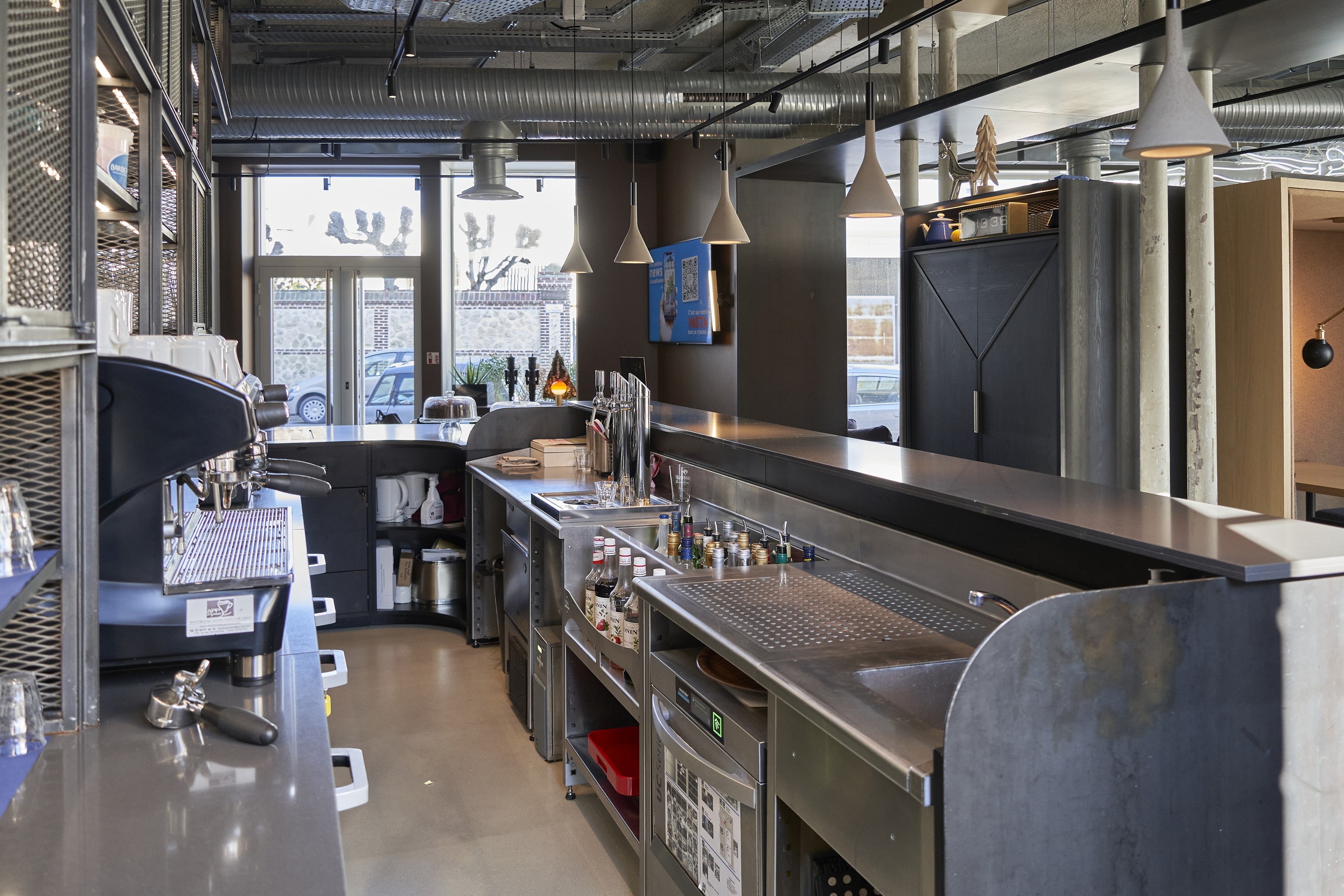 Station bar inox d'hôtel