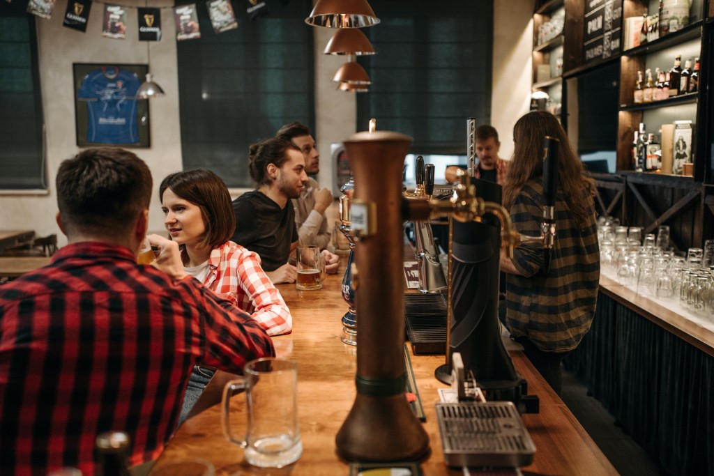 Agencement de bar professionnel : comment calculer l'effectif de son ...